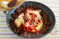 Фото приготовления рецепта: Рисовая лапша с говядиной и овощами, по-тайски - шаг №13