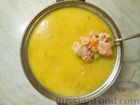 Фото приготовления рецепта: Сырный суп с сёмгой - шаг №13