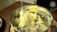 Фото приготовления рецепта: Куриные ножки в "мешочках" с картофелем и грибами - шаг №9