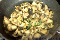 Фото приготовления рецепта: Куриные ножки в "мешочках" с картофелем и грибами - шаг №6