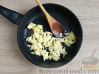 Фото приготовления рецепта: Рис с кальмарами и яйцом - шаг №7