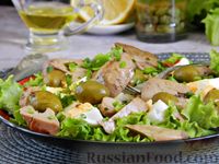 Фото к рецепту: Салат из печени трески, с яйцами и оливками