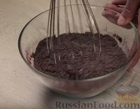 Фото приготовления рецепта: Шоколадный бисквитный рулет со сливочным кремом - шаг №2