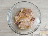 Фото приготовления рецепта: Маринованная свинина в духовке - шаг №7