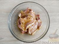 Фото приготовления рецепта: Маринованная свинина в духовке - шаг №6