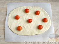Фото приготовления рецепта: Картофельная фокачча с помидорами - шаг №11