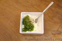Фото приготовления рецепта: Салат из капусты с орехами и лапшой быстрого приготовления - шаг №3