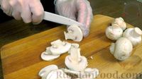 Фото приготовления рецепта: Мясные рулетики с сырно-грибной начинкой - шаг №7