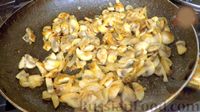 Фото приготовления рецепта: Мясные рулетики с сырно-грибной начинкой - шаг №12