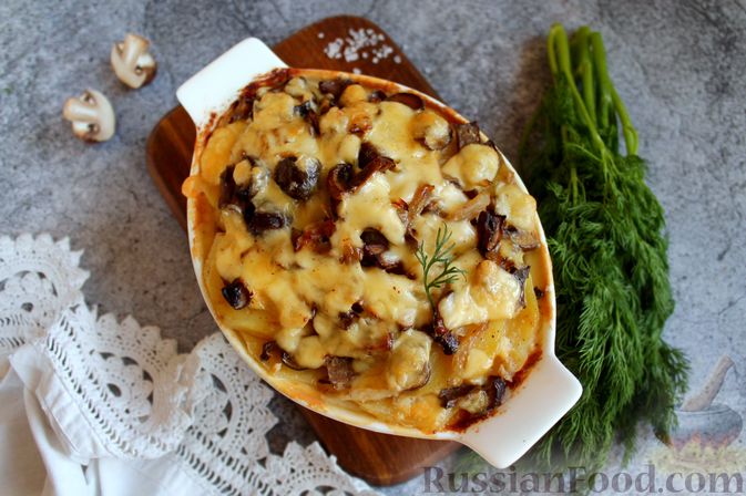 Картофель с грибами и сметаной, пошаговый рецепт на ккал, фото, ингредиенты - Маленькая_мышка