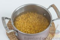 Фото приготовления рецепта: Суп-пюре из нута, с помидорами и сельдереем - шаг №4