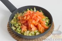 Фото приготовления рецепта: Суп-пюре из нута, с помидорами и сельдереем - шаг №10