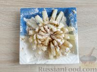 Фото приготовления рецепта: Лимонный кекс с маковой начинкой и глазурью - шаг №7