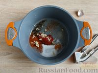 Фото приготовления рецепта: Куриная печень в остром томатном соусе - шаг №7
