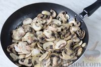 Фото приготовления рецепта: Салат с шампиньонами, пекинской капустой и арахисом - шаг №3