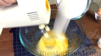 Фото приготовления рецепта: Творожные капкейки с кремом из маскарпоне - шаг №3