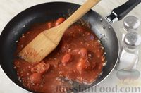 Фото приготовления рецепта: Спагетти с тунцом и помидорами - шаг №7