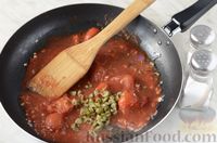 Фото приготовления рецепта: Спагетти с тунцом и помидорами - шаг №8