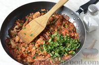 Фото приготовления рецепта: Спагетти с тунцом и помидорами - шаг №12