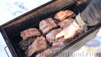 Фото приготовления рецепта: Копчёные свиные рёбрышки - шаг №8