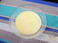 Фото приготовления рецепта: Пирог с замороженной клубникой - шаг №3