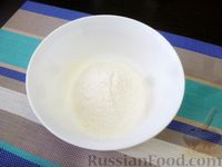 Фото приготовления рецепта: Пирог с замороженной клубникой - шаг №4