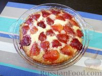 Фото приготовления рецепта: Пирог с замороженной клубникой - шаг №15