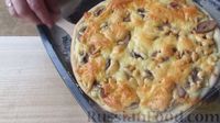 Фото приготовления рецепта: Пицца с картофельным пюре, шампиньонами и колбасками - шаг №18
