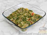 Фото приготовления рецепта: Рыба в маринаде чермула, запечённая с картофелем и помидорами - шаг №9
