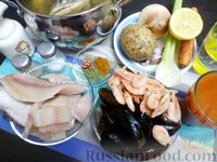 Фото приготовления рецепта: Рыбный суп с морепродуктами - шаг №2