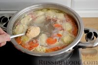 Фото приготовления рецепта: Суп с куриными кнелями, морковью  и шампиньонами - шаг №9
