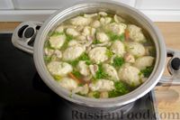 Фото приготовления рецепта: Суп с куриными кнелями, морковью  и шампиньонами - шаг №12