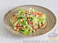 Фото приготовления рецепта: Салат с курицей, сырными шариками и мандаринами - шаг №16