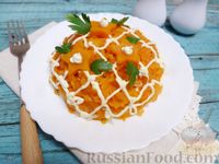 Фото к рецепту: Слоёный салат с курицей, морковью и дайконом