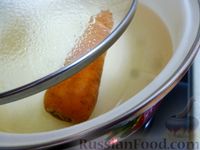 Фото приготовления рецепта: Слоёный салат с курицей, морковью и дайконом - шаг №2