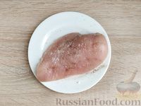 Фото приготовления рецепта: Курица в сливочном соусе с грибами - шаг №2