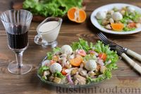 Фото приготовления рецепта: Праздничный салат с курицей и сырными шариками - шаг №11