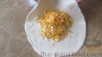 Фото приготовления рецепта: Насджин (осетинский пирог с тыквой и сыром) - шаг №11