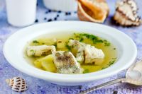 Фото к рецепту: Рыбный суп из минтая с картофелем