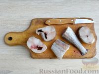 Фото приготовления рецепта: Рыбный суп из минтая с картофелем - шаг №2