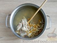 Фото приготовления рецепта: Рыбный суп из минтая с картофелем - шаг №11