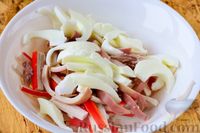 Фото приготовления рецепта: Салат "Морской" с кальмарами, креветками и крабовыми палочками - шаг №6