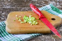 Фото приготовления рецепта: Слоёный салат "Белый" с курицей, фасолью и рисом - шаг №5