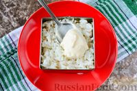Фото приготовления рецепта: Слоёный салат "Белый" с курицей, фасолью и рисом - шаг №12