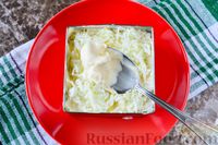 Фото приготовления рецепта: Слоёный салат "Белый" с курицей, фасолью и рисом - шаг №13