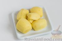 Фото приготовления рецепта: Тушеная картошка с луком, в сметане - шаг №2