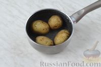 Фото приготовления рецепта: Салат «Минский» с картофелем, грибами и квашеной капустой - шаг №2