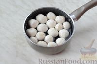 Фото приготовления рецепта: Салат «Минский» с картофелем, грибами и квашеной капустой - шаг №4