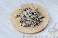 Фото приготовления рецепта: Салат «Минский» с картофелем, грибами и квашеной капустой - шаг №6