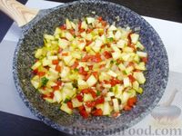 Фото приготовления рецепта: Фрикадельки из индейки, запечённые с овощным соусом - шаг №9